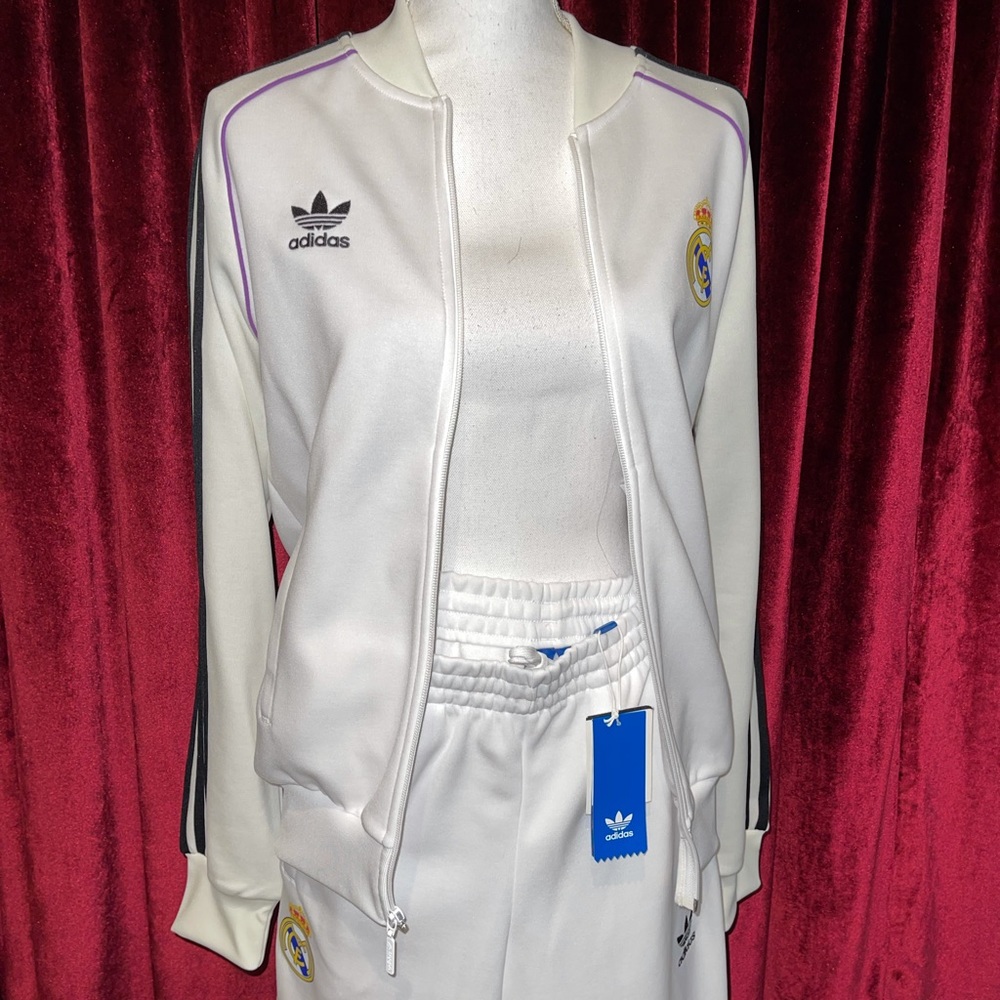 Adidas sweat suit - Picture 2 of 8